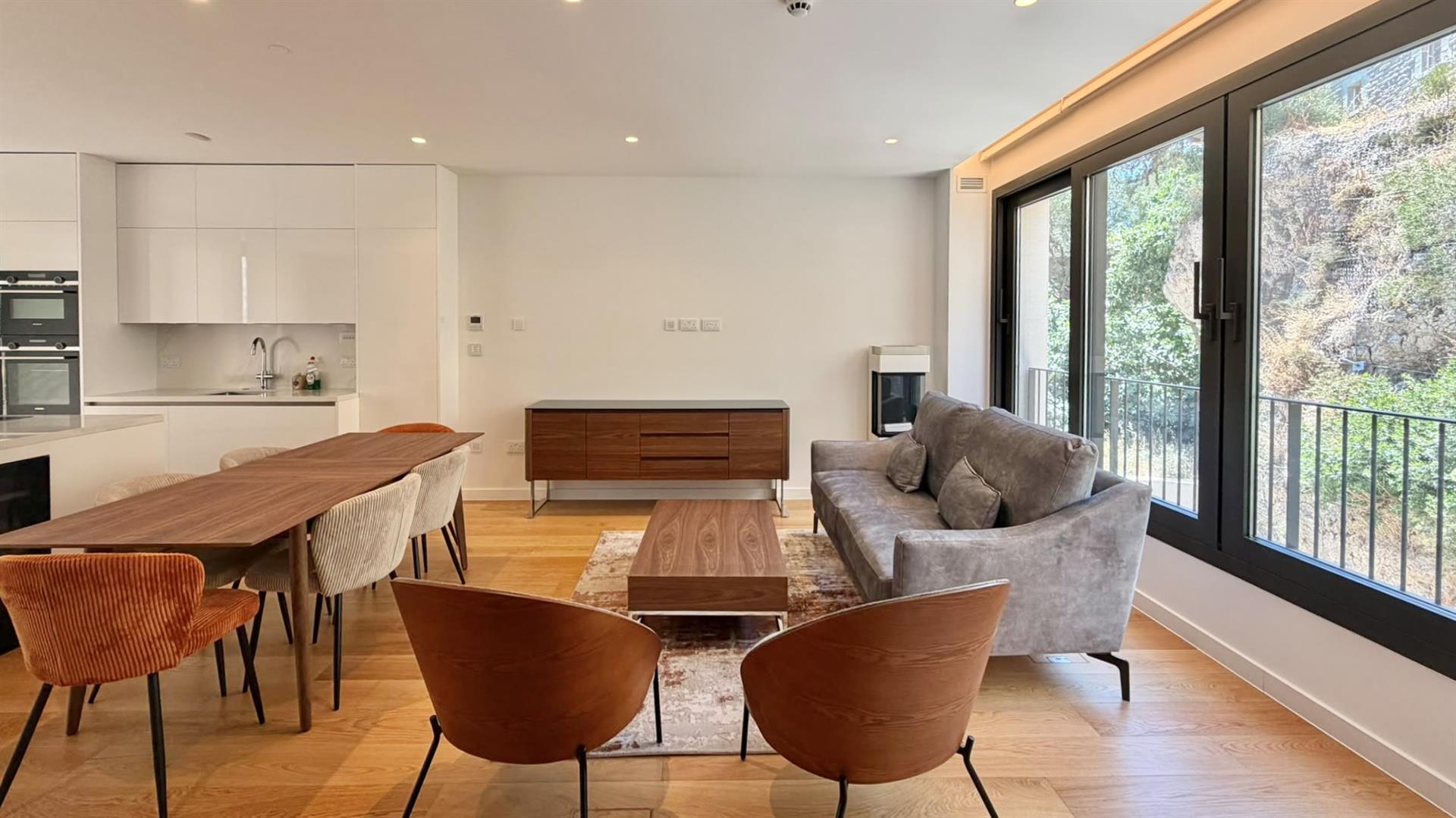 Image of House - 3 Bedrooms - 4 Bathrooms for Sale in North Gorge-Gibraltar, Image 4